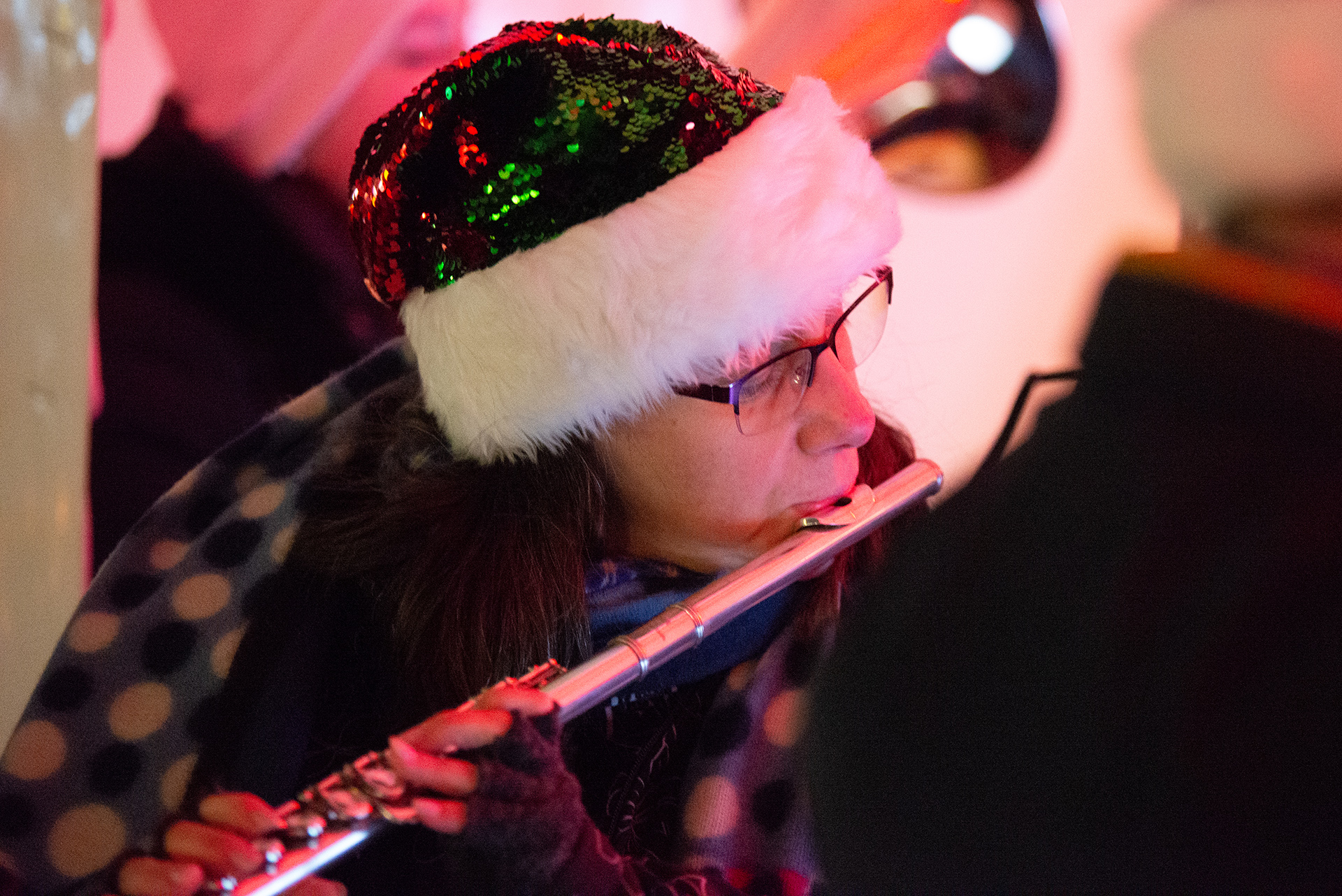 Der Musikzug sorgt beim Nikolausmarkt in Baunatal für weihnachtliche Stimmung (Foto: Lars Reinhard)