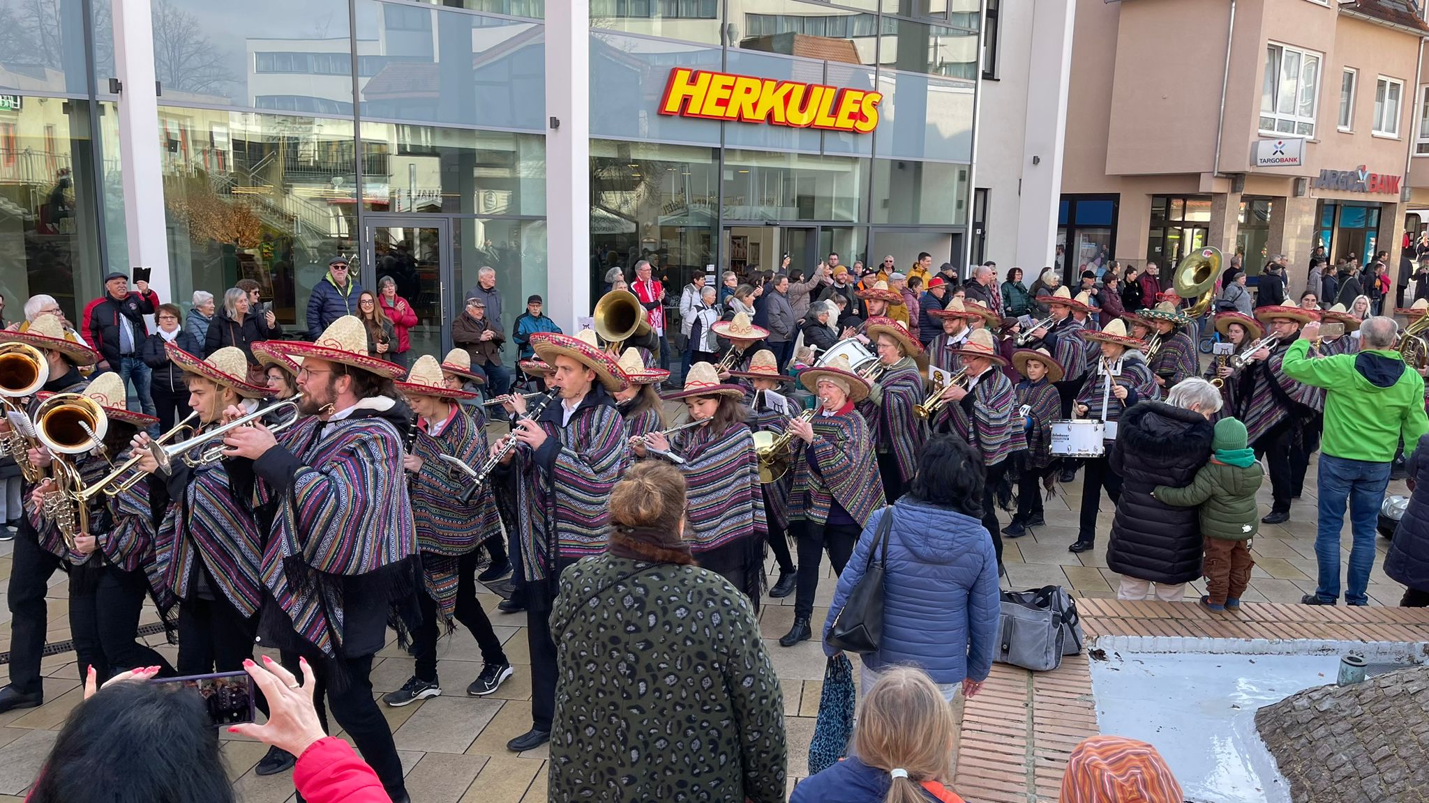Der GSV-Musikzug spielt auf, zum karnevalistischen Rathaussturm in Baunatal