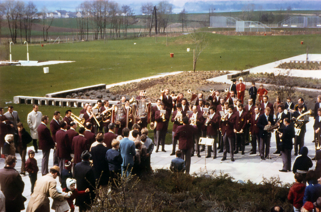 1970 Maifeier in Baunatal, zur Einweihung des Schwimmbads