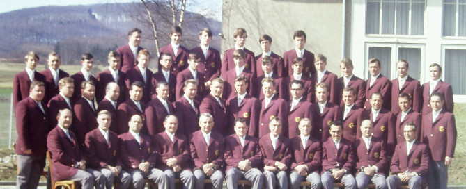 1970 Gruppenbild an der Kulturhalle, mit den neuen Uniformen