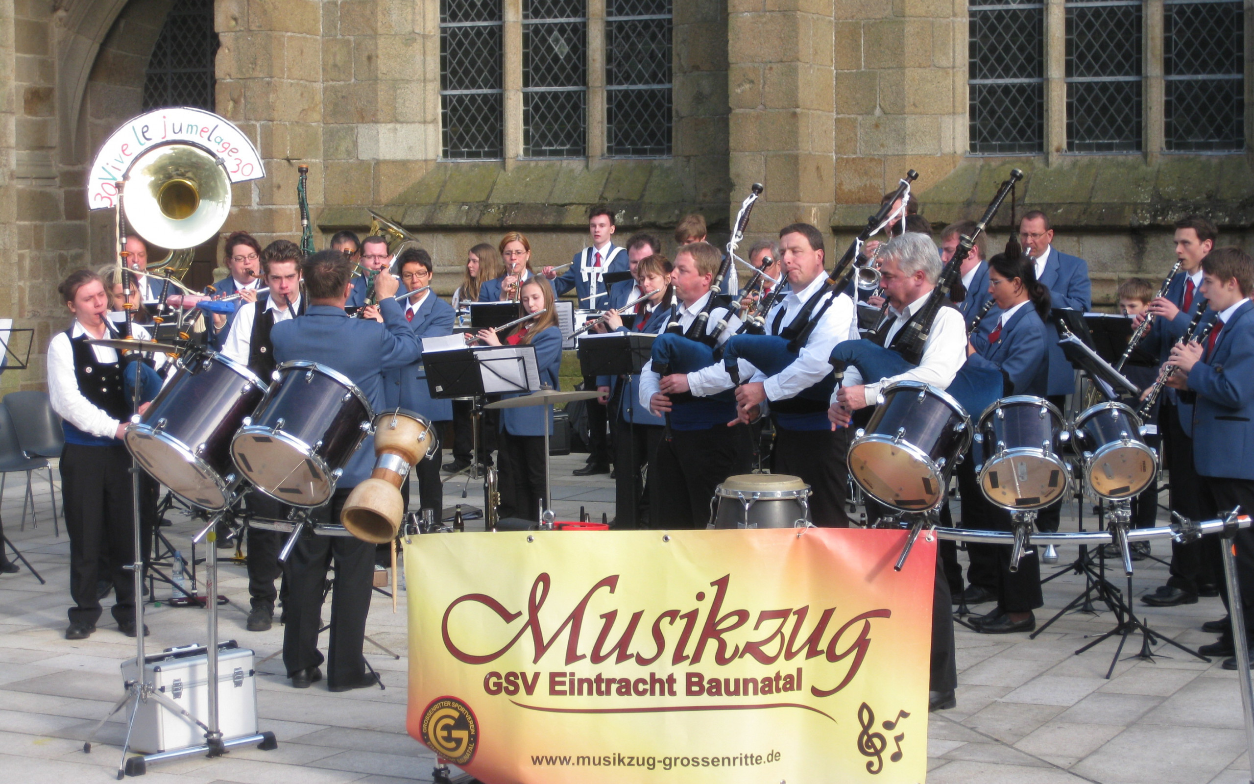 Gemeinsames Konzert mit Bagad und dem Großenritter Musikzug, in Vire 2013