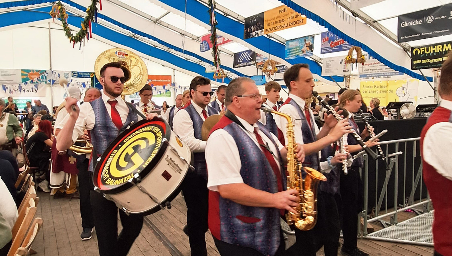 Einmarsch ins Festzelt, beim Erntefest in Witzenhausen