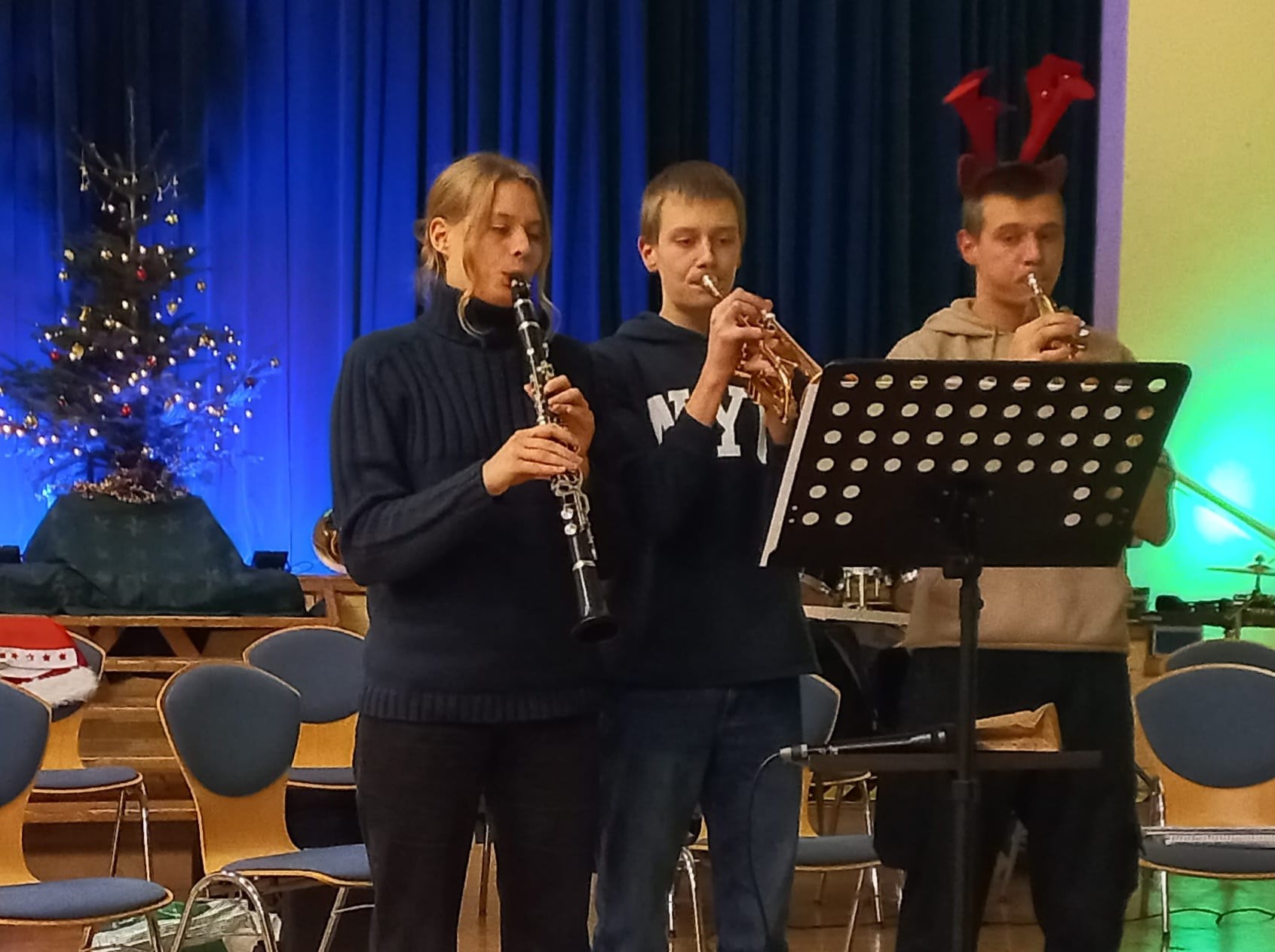 Auftritte vom Instrumental-Nachwuchs auf der Weihnachtsfeier der GSV-Abteilung. Auftritte vom Instrumental-Nachwuchs auf der Weihnachtsfeier der GSV-Abteilung.