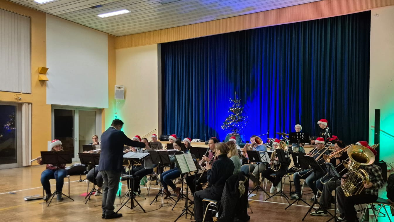 Das Nachwuchsorchester bei der Musikzug-Weihnachtsfeier 2025 Das Nachwuchsorchester bei der Musikzug-Weihnachtsfeier 2025