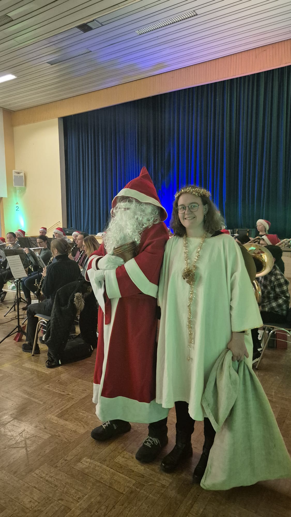 Besuch vom Weihnachtsmann bei der Musikzug-Weihnachtsfeier 2025 Besuch vom Weihnachtsmann bei der Musikzug-Weihnachtsfeier 2025