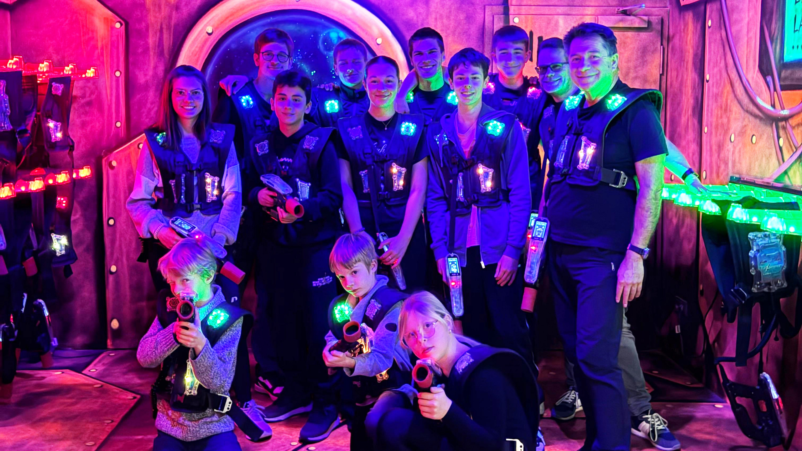 Musikzug-Nachwuchs trifft sich beim Lasertag-Spielen in Kassel.